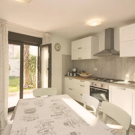 Holiday House Arena *