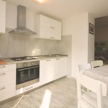 Holiday House Arena Semesterbostad *