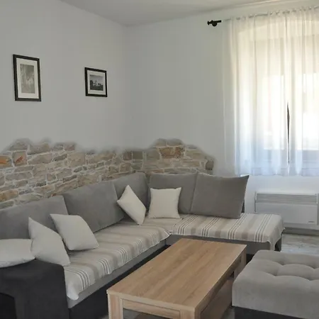 Holiday House Arena *