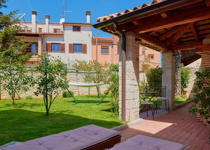 Holiday House Arena *