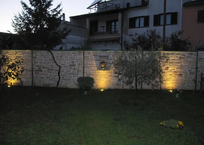 Holiday House Arena