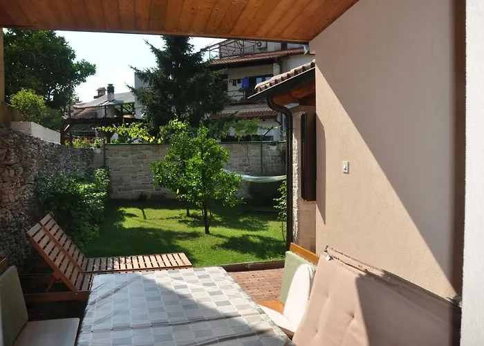Holiday House Arena *