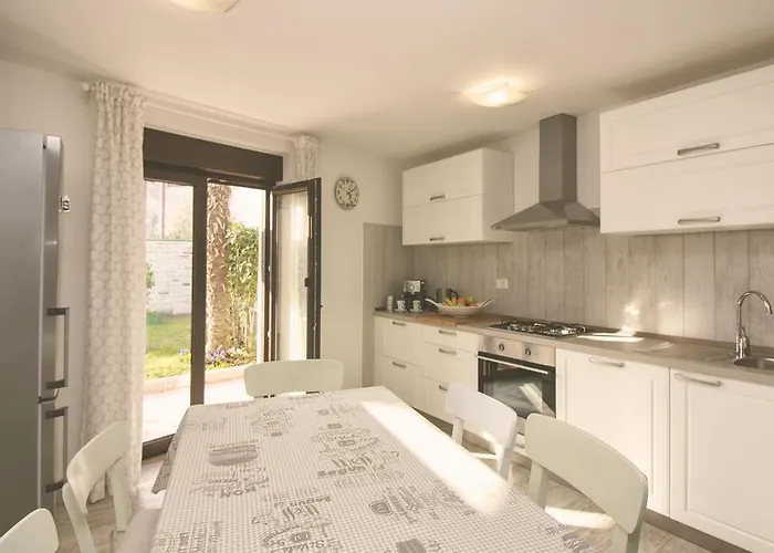 Holiday House Arena *
